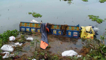 3 cattle traders killed in Manikganj road crash