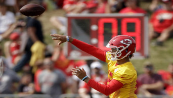 Offensive continuity could have Chiefs flying high again