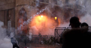 100 injured in clashes between protesters, riot police in Lebanon's capital