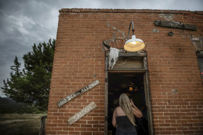 New Mexico ghost town saloon uses civility to draw crowd