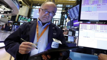 US stocks wobble as companies turn in mixed earnings reports