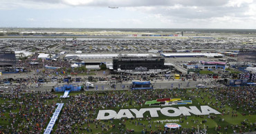 Rains postpones Daytona 500, dampening event, Trump's visit