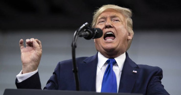 Trump rallies supporters in Wis. as Democrats debate in Iowa