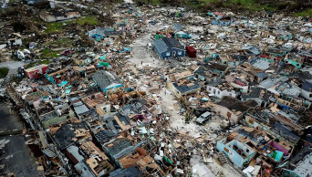 Hurricane death toll in Bahamas at 30 as aid begins to land