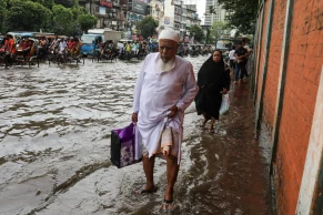 Commuters suffer as downpour leaves Dhaka streets waterlogged