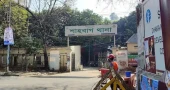 ঢাবির ফুটপাতে বাজারের ব্যাগে মোড়ানো ছিল নবজাতকের মরদেহ
