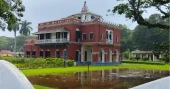 Waterlogging engulfs Shilaidaha Kuthibari, visitors express frustration