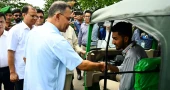PM gifts vehicles to three July fighters for self-employment