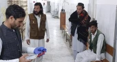 Gunmen kill 38 Shiites in northwest Pakistan