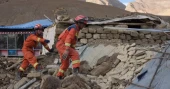 Tents delivered to quake survivors in freezing Tibetan city