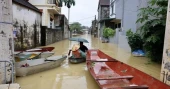 Heavy rain floods northern Vietnam, disrupts travel and daily life