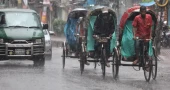 Commuters suffer as heavy rain inundates roads in Dhaka