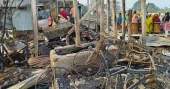 Fire leaves four families homeless along rail line in Kushtia’s Kumarkhali