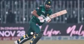Pakistan edges spirited Zimbabwe in T20 tri-series opener