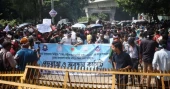 Students stage sit-in demanding ‘Dhaka Central University Ordinance’