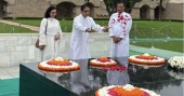 Bangladesh High Commissioner pays tribute to Mahatma Gandhi at Rajghat