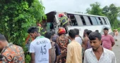 4 dead, 21 injured as bus collides with autorickshaw in Gopalganj
