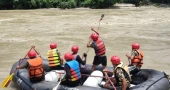 Rescuers in Nepal recover 7 bodies after a landslide swept 2 buses of people into a river