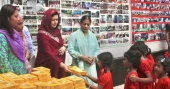 Zubaida spends time with underprivileged children at Suravi