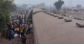 Four killed, 30 injured as passenger train derails in Pakistan