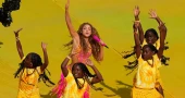 Shakira pledges to build schools in earthquake-hit Colombia during surprise visit