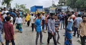 Vehicular movement on Dhaka-Mymensingh Highway halted for 3hrs  as workers block road demanding arrears