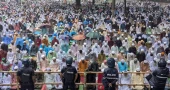 Nearly one lakh devotees join Eid-ul-Azha congregation at Sholakia braving heavy rains
