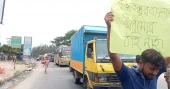 Barishal University students block Dhaka-Barisal highway protesting court order on quota in govt jobs