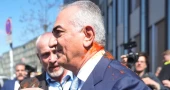 Iran’s exiled crown prince targeted with red liquid in Berlin