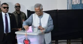 Chief Adviser Prof Yunus casts vote at Gulshan centre