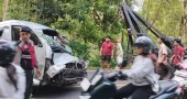 Minibus carrying Chinese tourists crashes in Bali, five dead