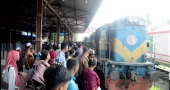 Khulna-Benapole-Mongla commuter train service resumes after 11 days