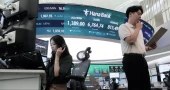 Asian shares mostly fall as bond market pressure intensifies