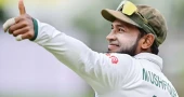 Mushfiqur Rahim takes a blow to his finger in training