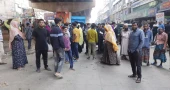 Workers block highway demanding reopening of 2 closed factories in Gazipur