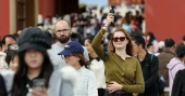 Foreign bloggers highlight China's strong sense of safety in everyday life