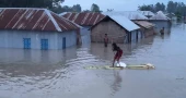 Flood situation worsens in Kurigram; 50,000 people stranded