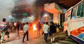 Arrested truck workers’ leader's followers block Saat Rasta in Tejgaon for 2 hrs