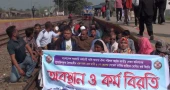 Natore railway employees block rail tracks demanding 9th pay scale