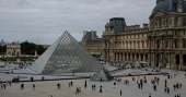 Louvre Museum closed after jewellery theft