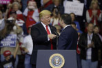 Trump escalates immigration rhetoric at rally to boost Cruz