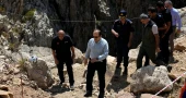 Operation to extract American researcher from one of the world's deepest caves advances to 700m