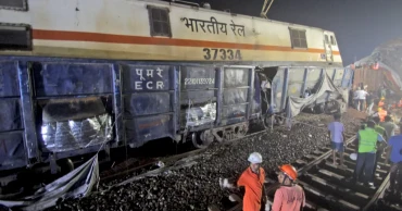More than 200 killed and 900 hurt after 2 trains derail in India; hundreds still trapped in coaches