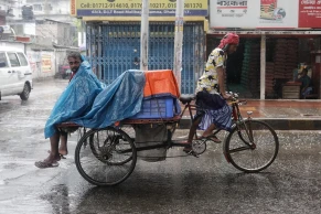 Short-lived rain brings inadequate relief from sweltering heat in Dhaka