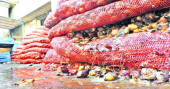 Traders reeling as rotten imported onions dumped in Khatunganj