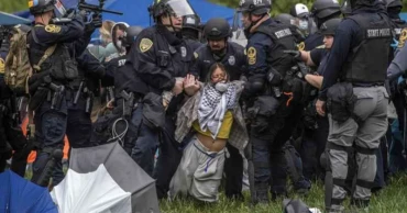 25 arrested at University of Virginia after police clash with pro-Palestinian protesters