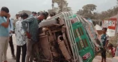 4 killed as covered-van hits CNG auto-rickshaw in Brahmanbaria