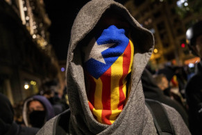 Separatists clash with police in Barcelona after huge rally