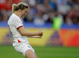 Bronze helps England beat Norway to reach World Cup semis