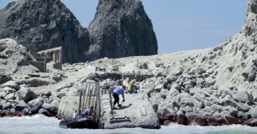 11 Australians missing, 13 injured in New Zealand eruption